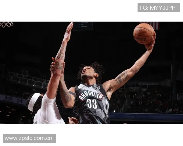 克拉克斯顿半场表现惊艳7中5贡献11分8板5助正负值高达22