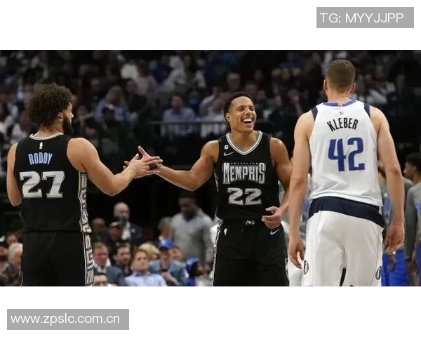 亨特表现出色半场高效6中5砍下12分6板1助1断依旧稳健展现实力