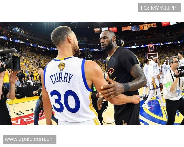 岁月如歌白发渐显詹姆斯与库里媒体日采访照引发球迷感慨