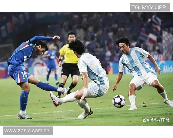 阿苏埃单刀突入禁区遭侵犯裁判未判点球引发强烈不满