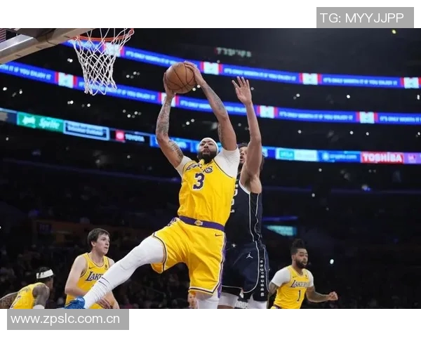 势如破竹的精彩瞬间弗拉格飞身大帽拉塞尔助攻浓眉空中暴扣