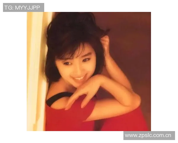 坐老詹身后神秘美女身份揭秘日本性感女星身材惊艳引热议 坐老詹身后神秘美女身份揭秘日本性感女星身材惊艳引热议