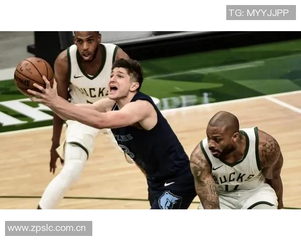 格雷森阿伦状态火热近三场场均24分助攻和抢断表现抢眼正负值高达19 格雷森阿伦状态火热近三场场均24分助攻和抢断表现抢眼正负值高达19