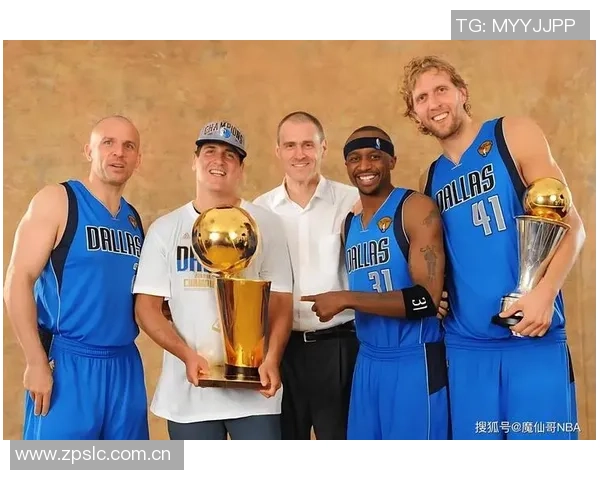 里斯三分球表现惊艳砍下12分助力球队逆转卫冕冠军更衣室庆祝热烈