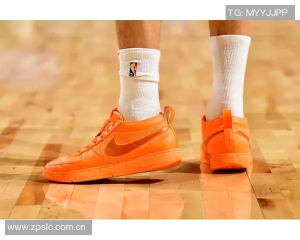 库里赛前训练穿上布克首款签名鞋Book1迎战太阳队展现默契配合