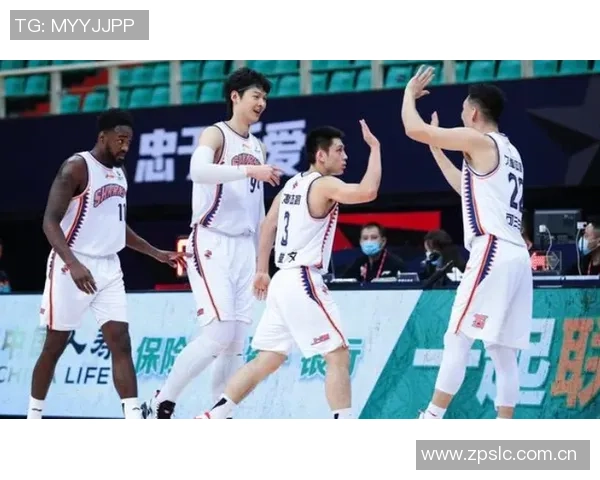 杨瀚森惊叹训练营球队防守如花般伸缩自如的精彩表现